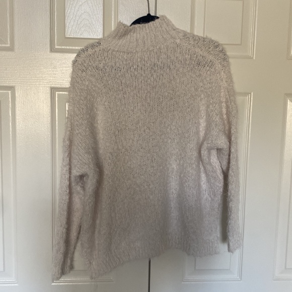 Cream colored sweater - Picture 2 of 5